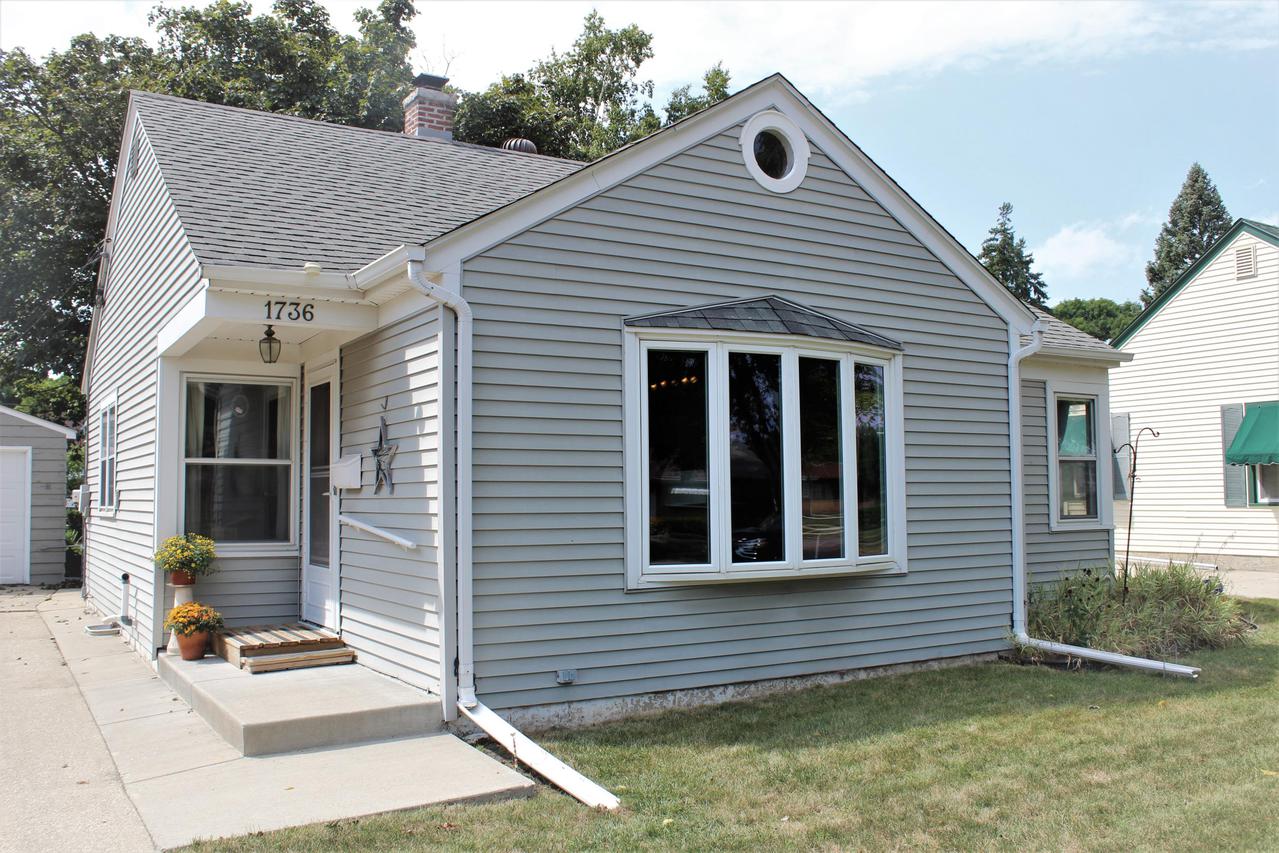 1736 Lathrop, Racine, WI 53405