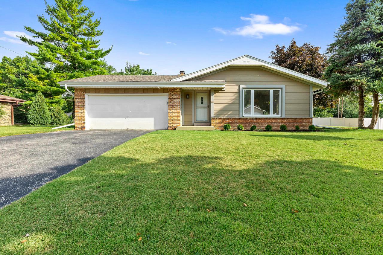 2150 Rambling Rose Rd., Waukesha, WI 53186