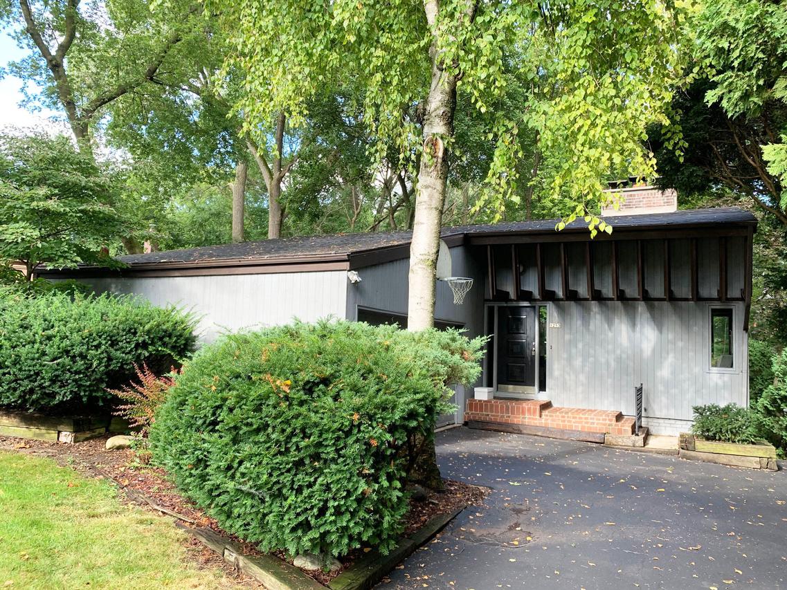 1253 N 85th St., Wauwatosa, WI 53226