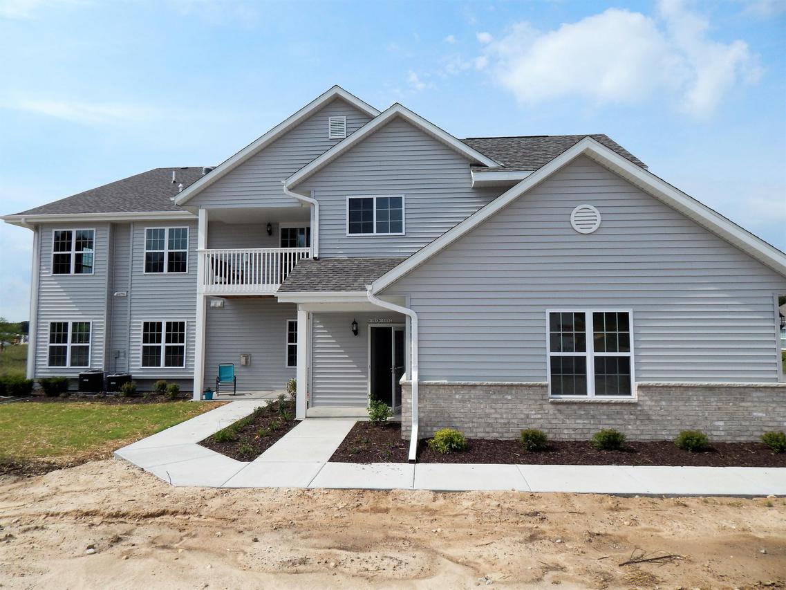 W197N16892 Stonewall Dr, Jackson, WI 53037