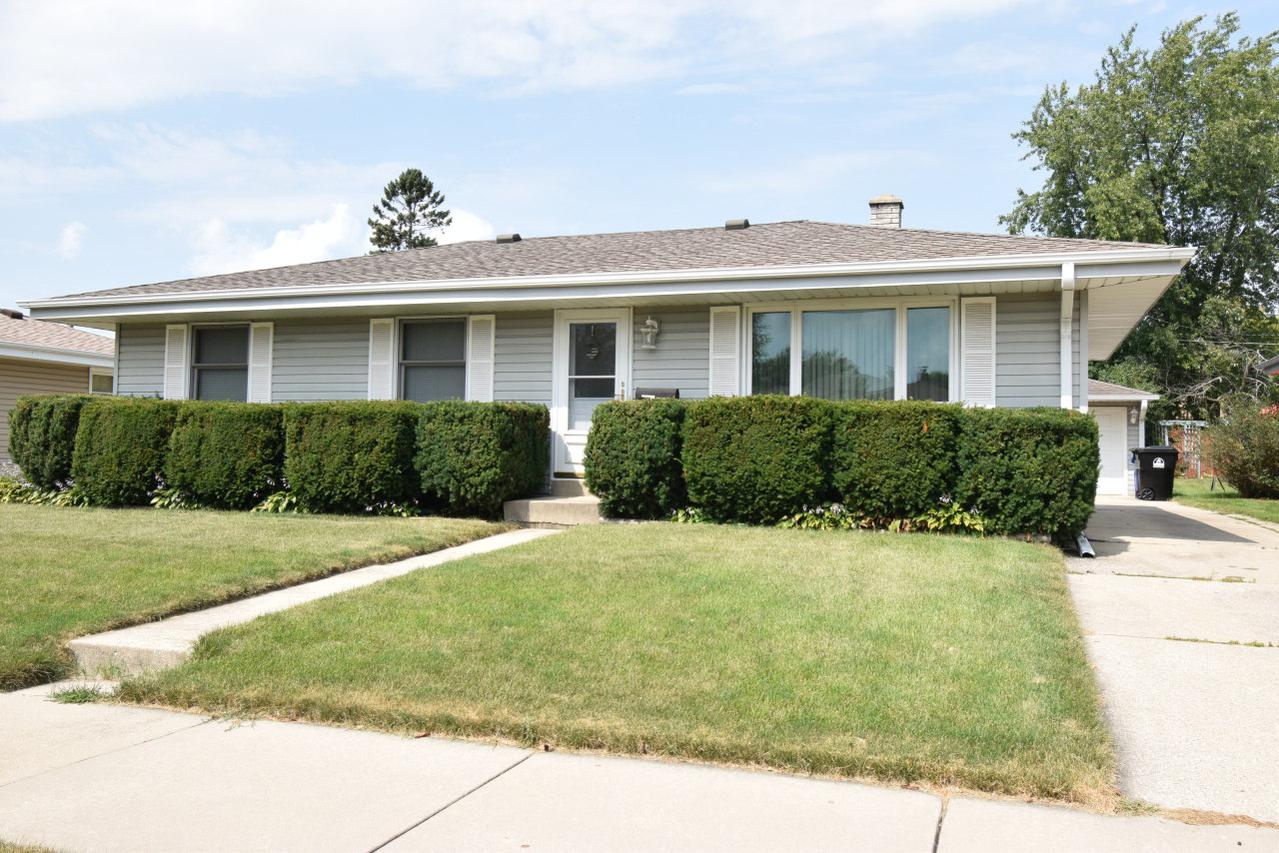 2712 Brentwood Dr, Racine, WI 53403