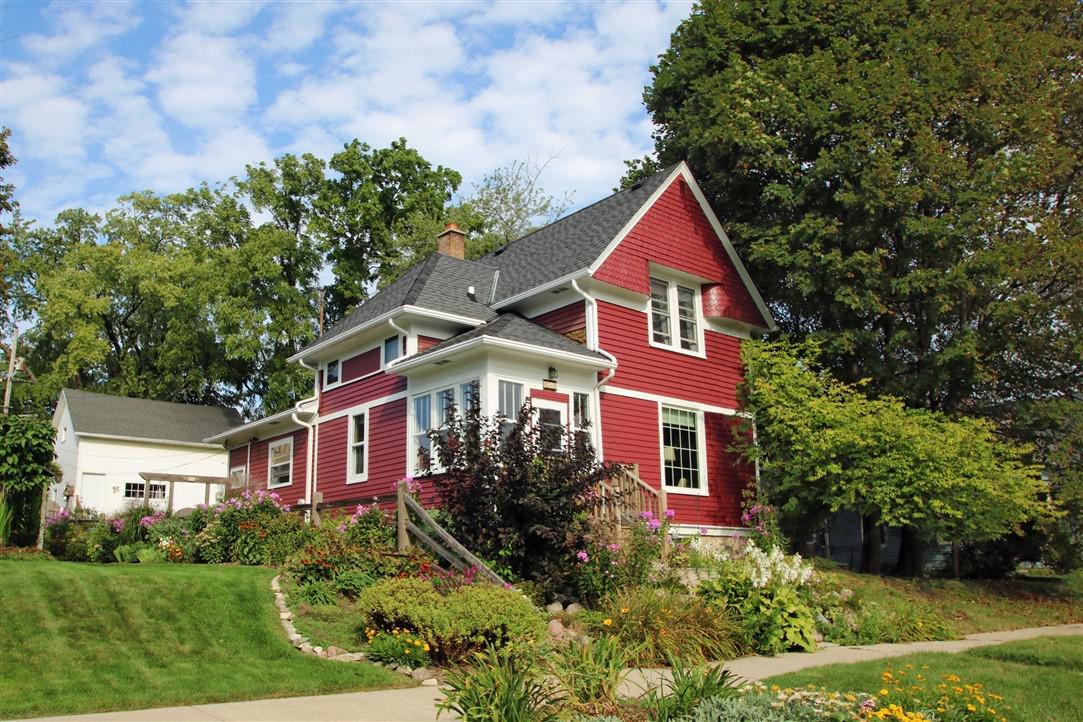 436 S 7th Ave., West Bend, WI 53095