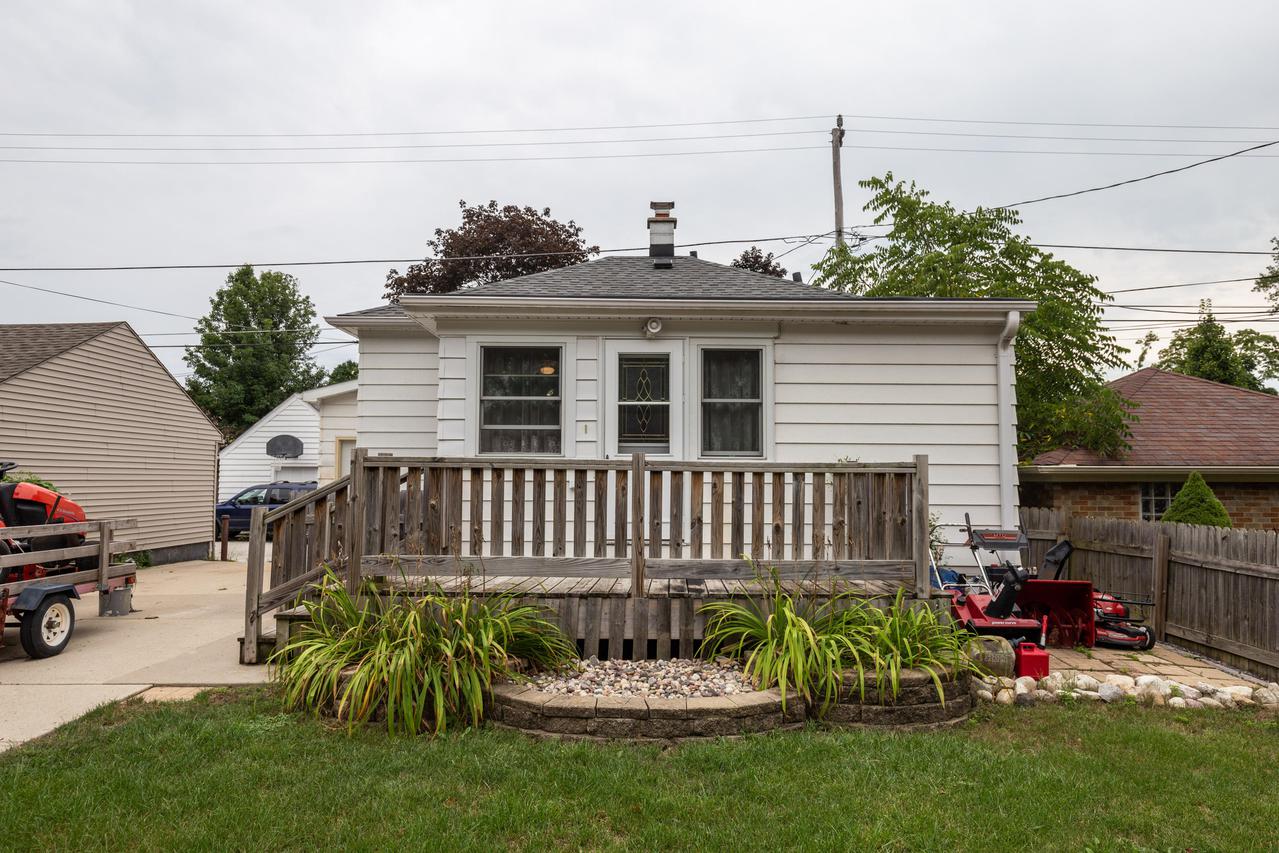 2407 S 79th St., West Allis, WI 53219