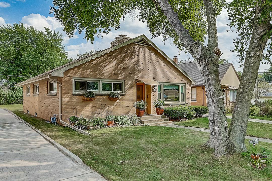 10523 W Stewart Ave., Wauwatosa, WI 53222