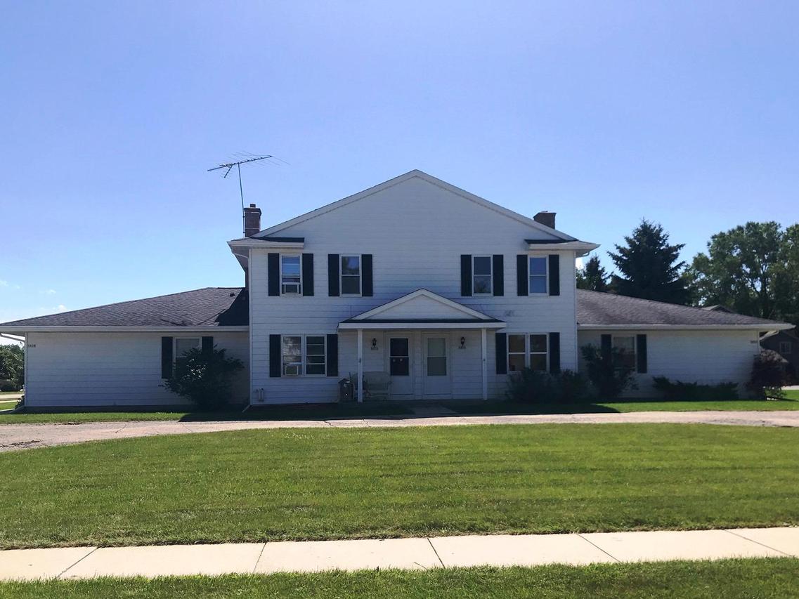 1421 Honeysuckle Rd., Hartford, WI 53027