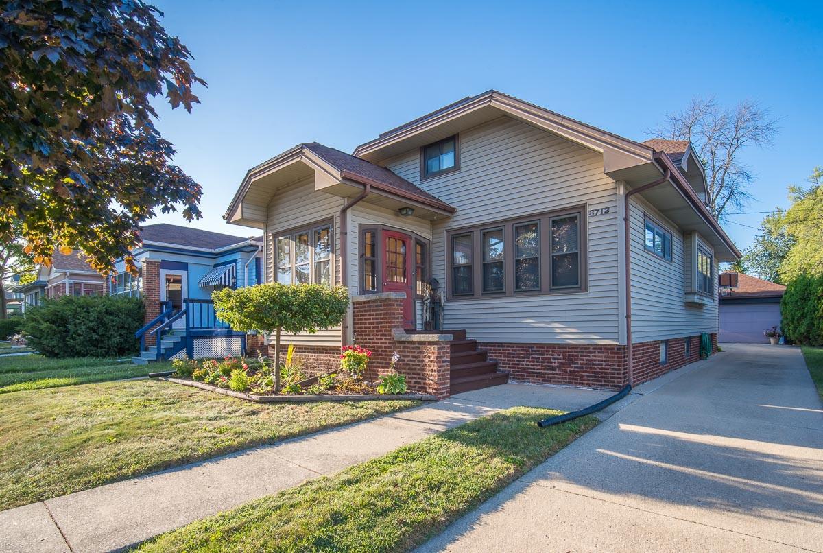 3712 Lindermann Ave., Racine, WI 53405