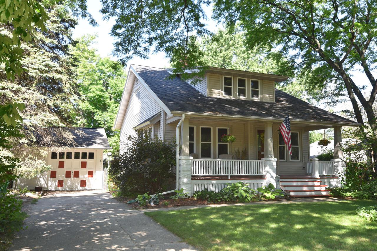 1929 N 83rd St, Wauwatosa, WI 53213