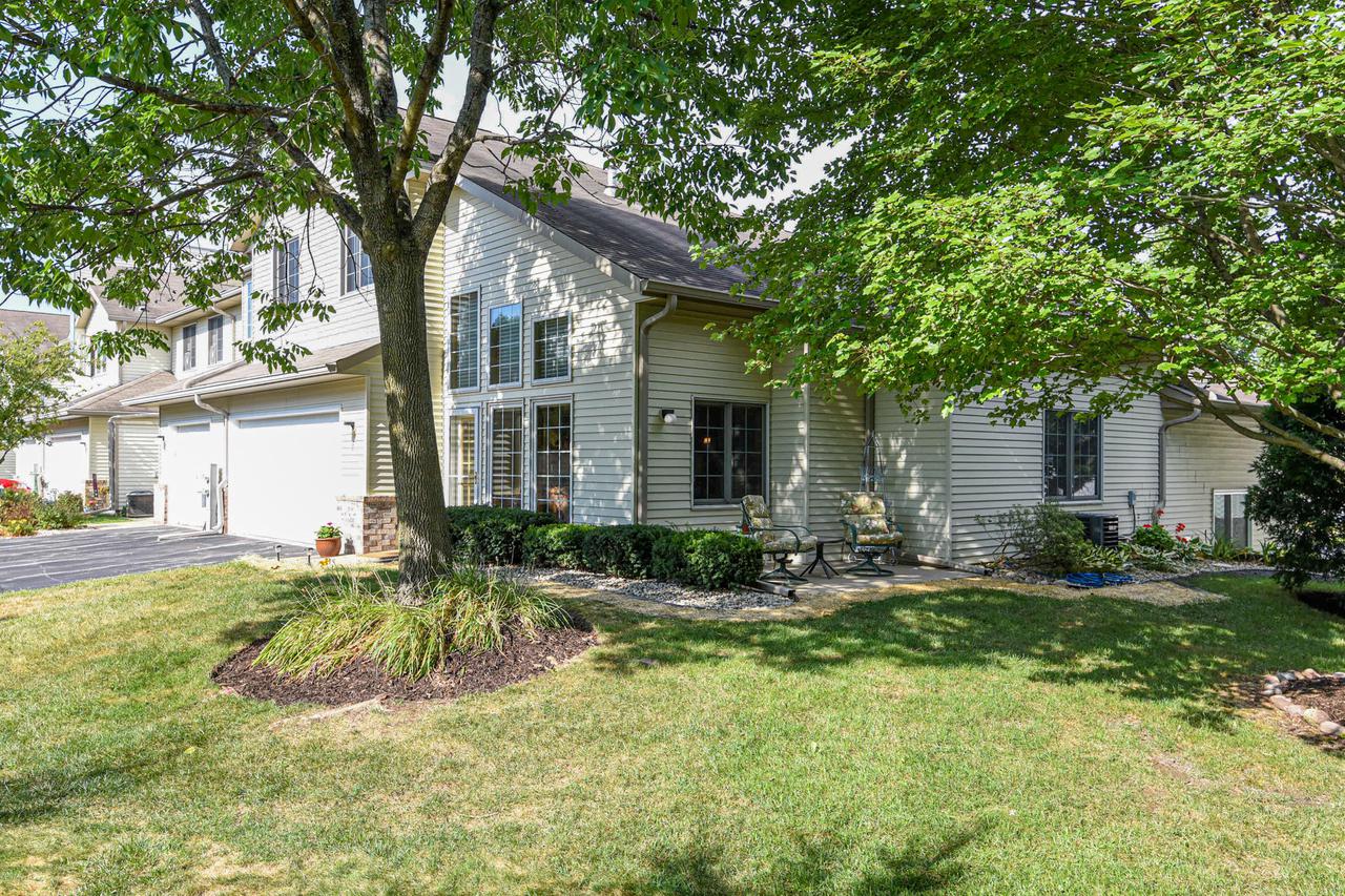 2425 Fox River Pkwy. #F, Waukesha, WI 53189