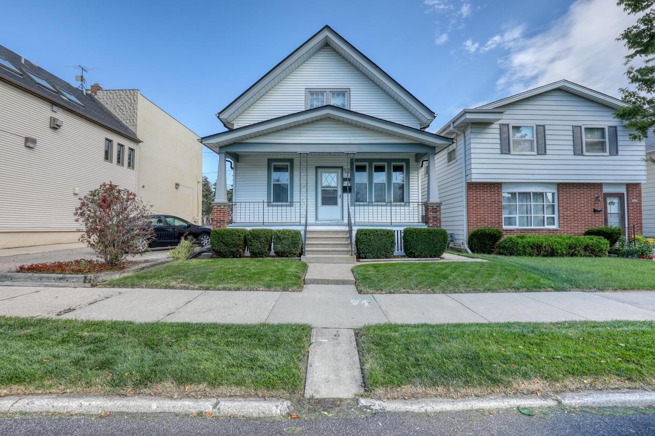 3638 E Munkwitz Ave, Cudahy, WI 53110