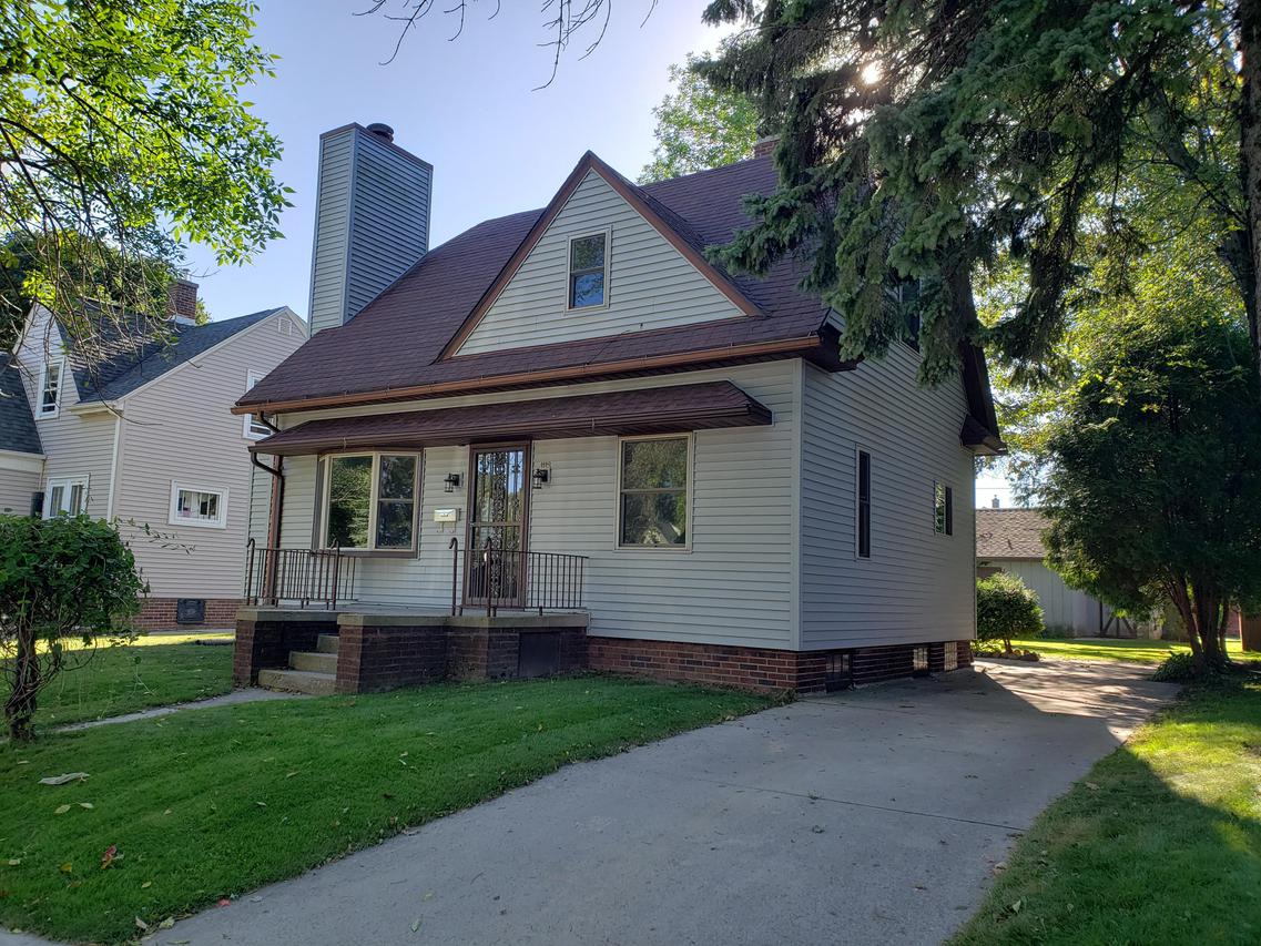 1118 Park Row, Manitowoc, WI 54220