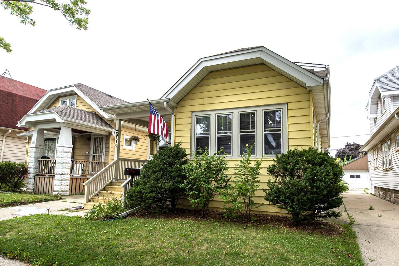 2955 N 58th St, Milwaukee, WI 53210