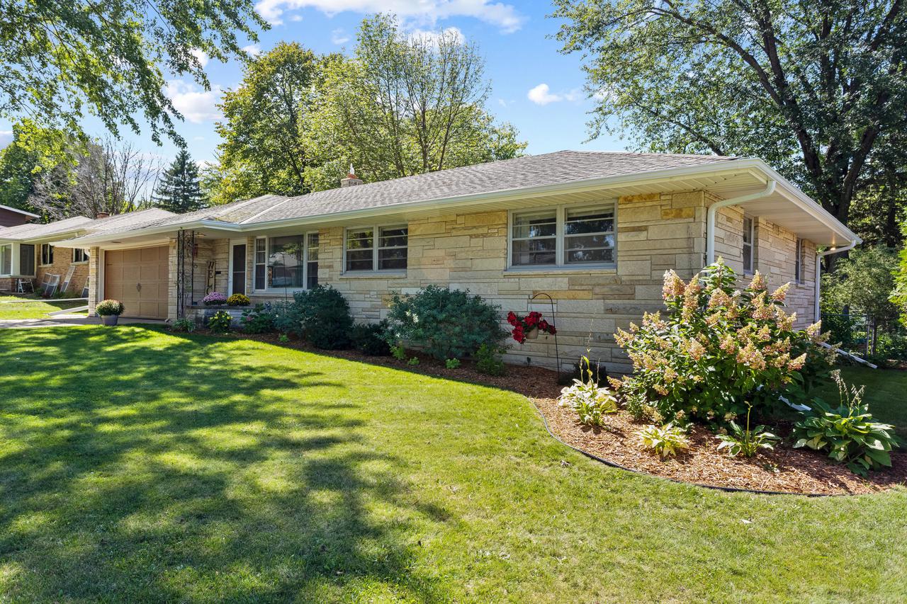 616 S 15th Ave., West Bend, WI 53095