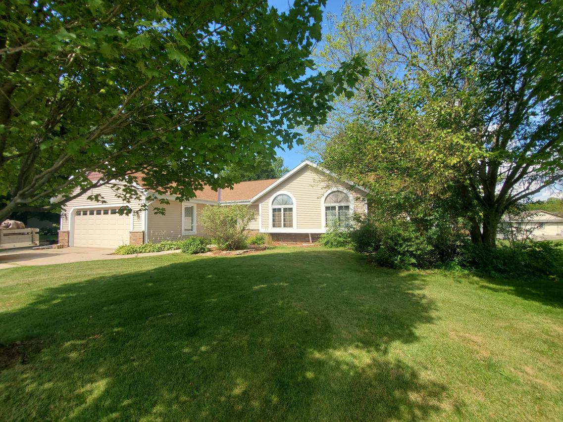 W229S5173 Hunters Hollow, Waukesha, WI 53189