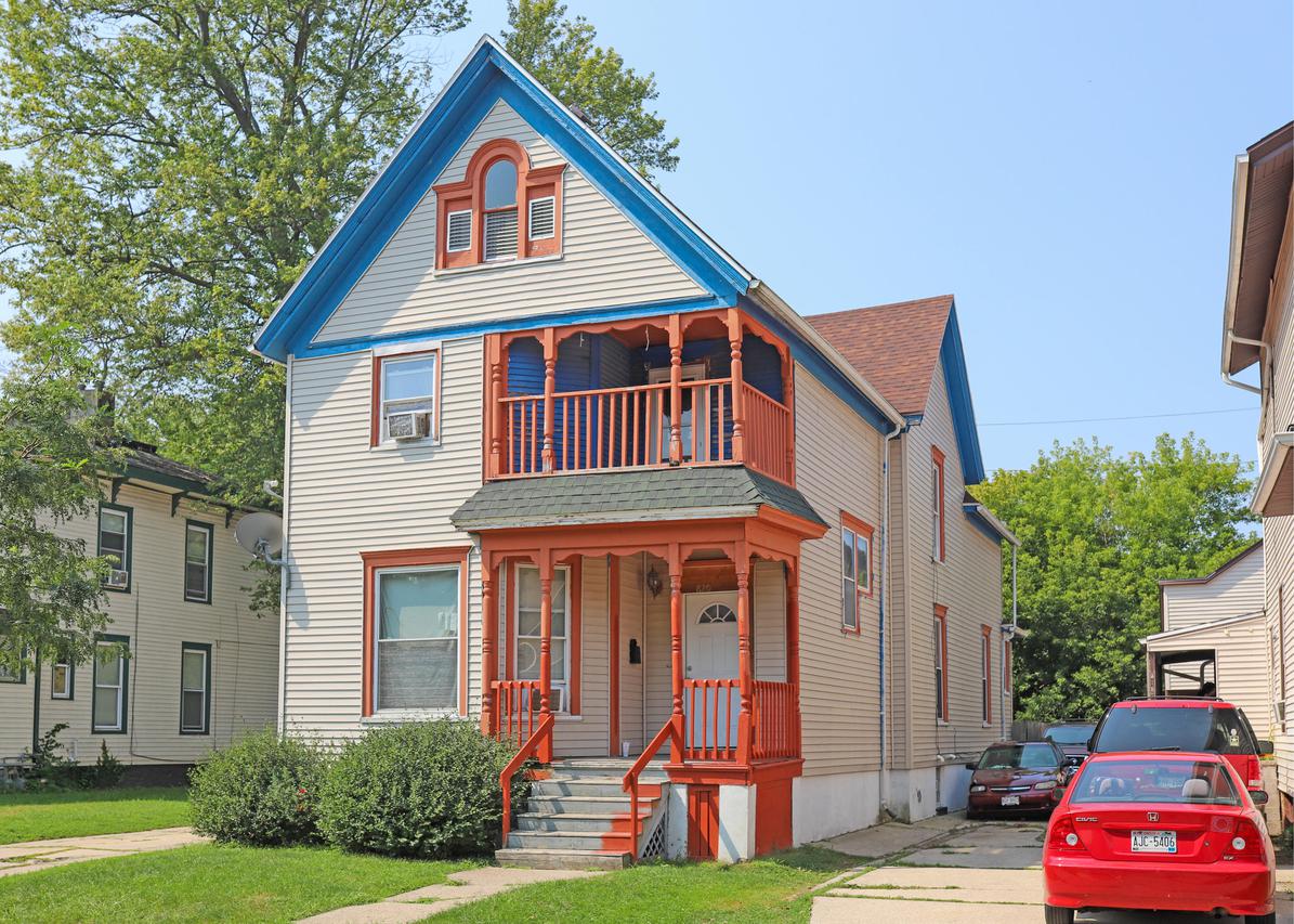 820 College Ave, Racine, WI 53403