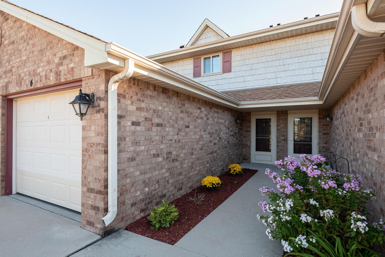 1507 Clarence Ct #4, West Bend, WI 53095