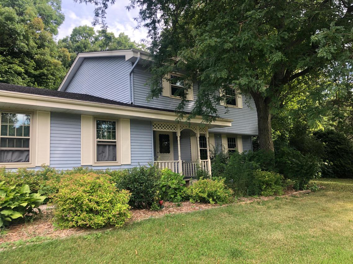 21880 W Rainbow Dr., New Berlin, WI 53146