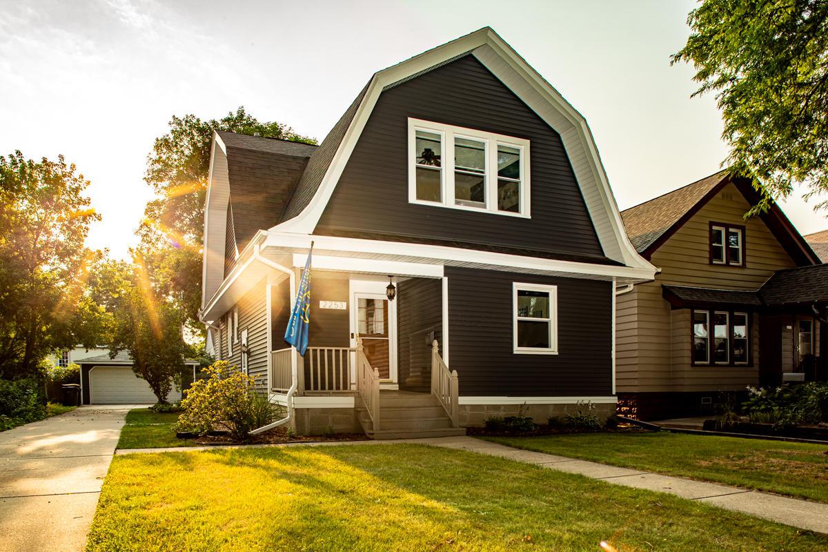 2253 N 71st St, Wauwatosa, WI 53213