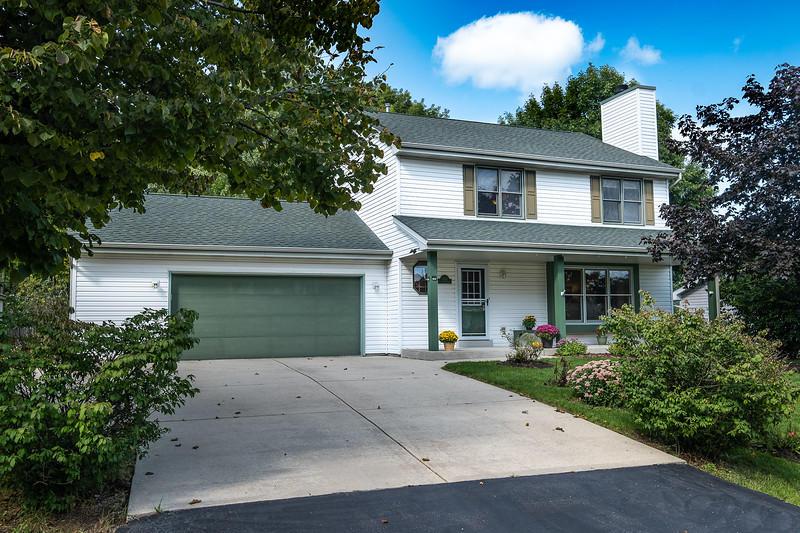 3214 Great Oaks Dr., Caledonia, WI 53402