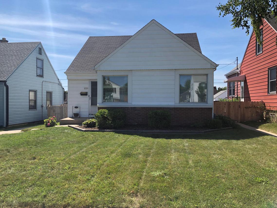 3739 S 16th St, Milwaukee, WI 53221
