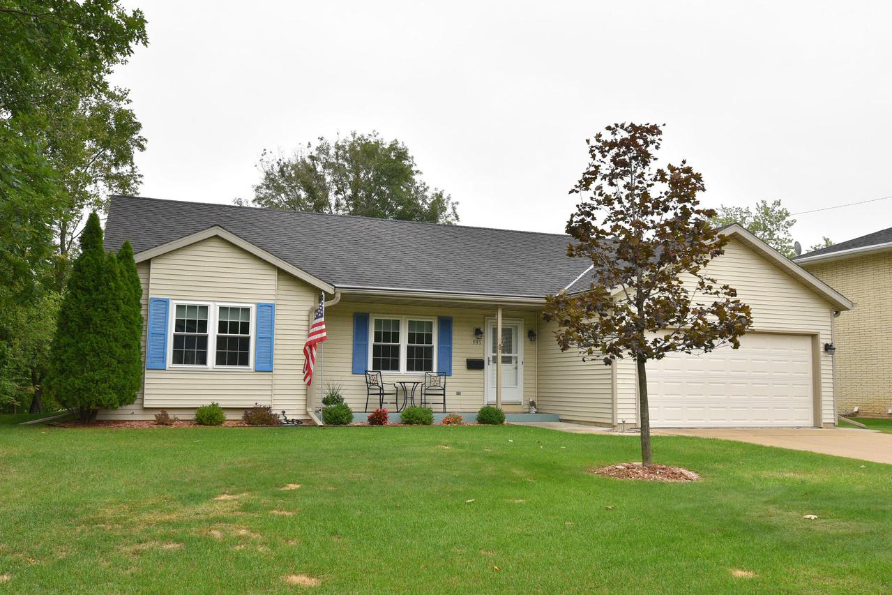 935 N 18th Ave, West Bend, WI 53090