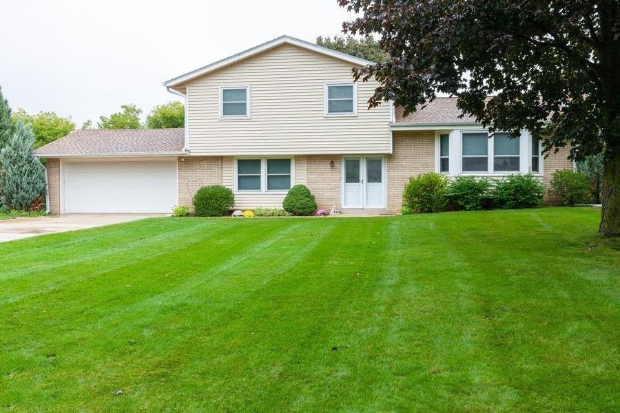 440 Scarlet Hawthorn Ct., Brookfield, WI 53045