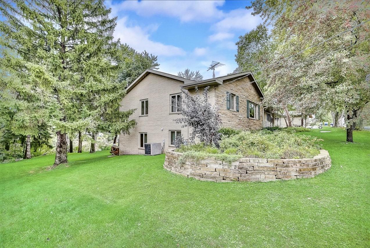 221 N Concord Ave., Watertown, WI 53094
