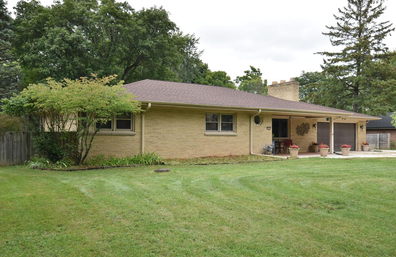 12040 W Walnut Rd, Wauwatosa, WI 53226