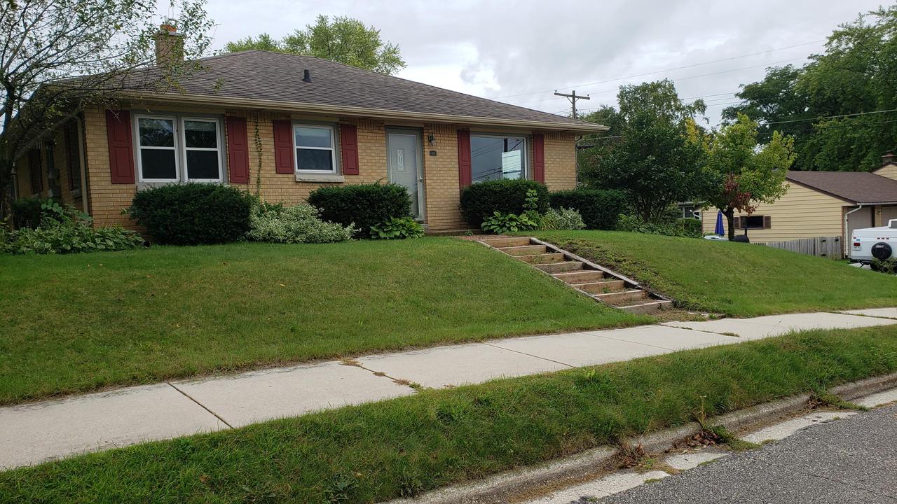 1705 Columbia Pl., West Bend, WI 53095