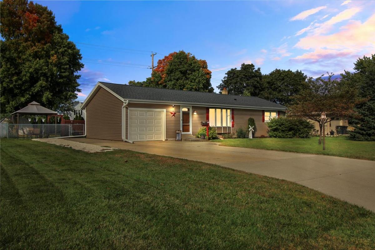 308 Elwin, Mukwonago, WI 53149