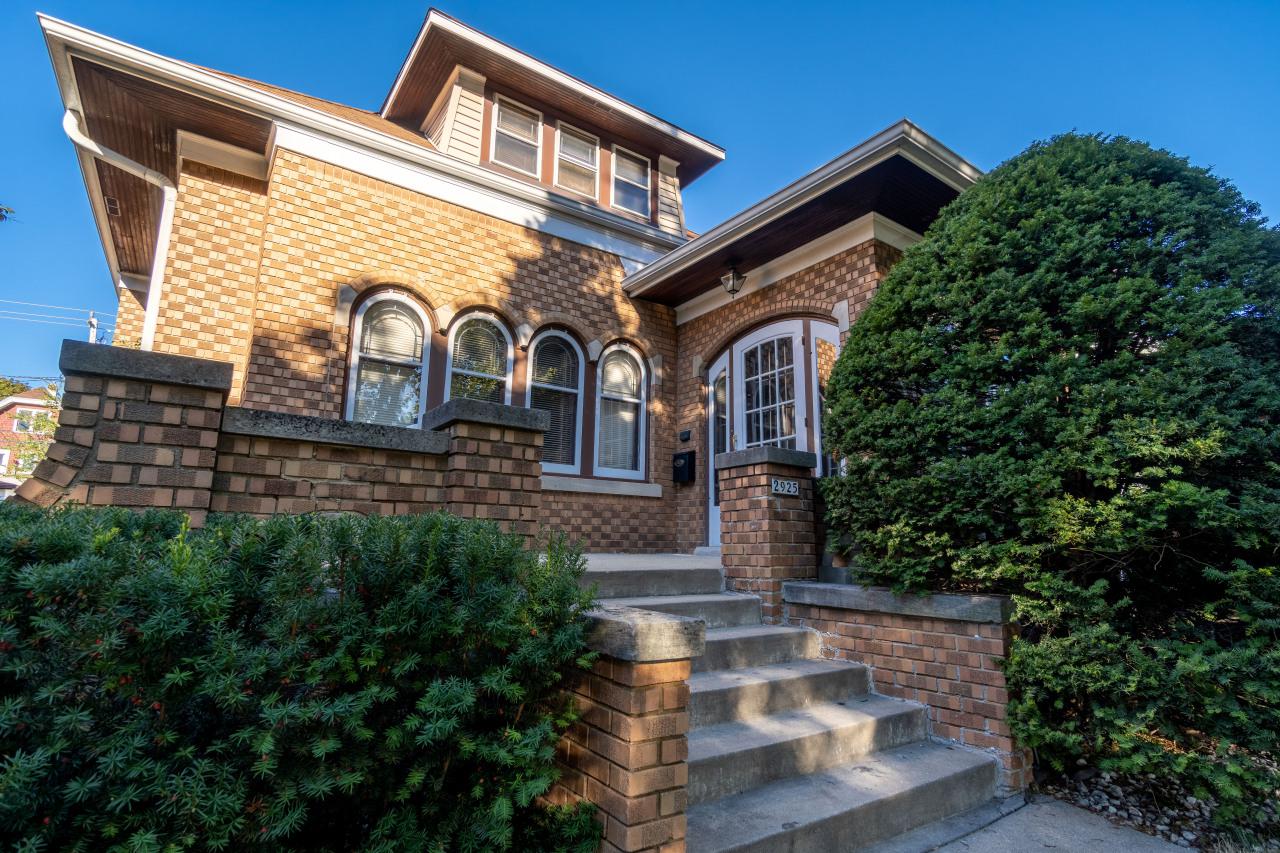 2925 N 46th St, Milwaukee, WI 53210