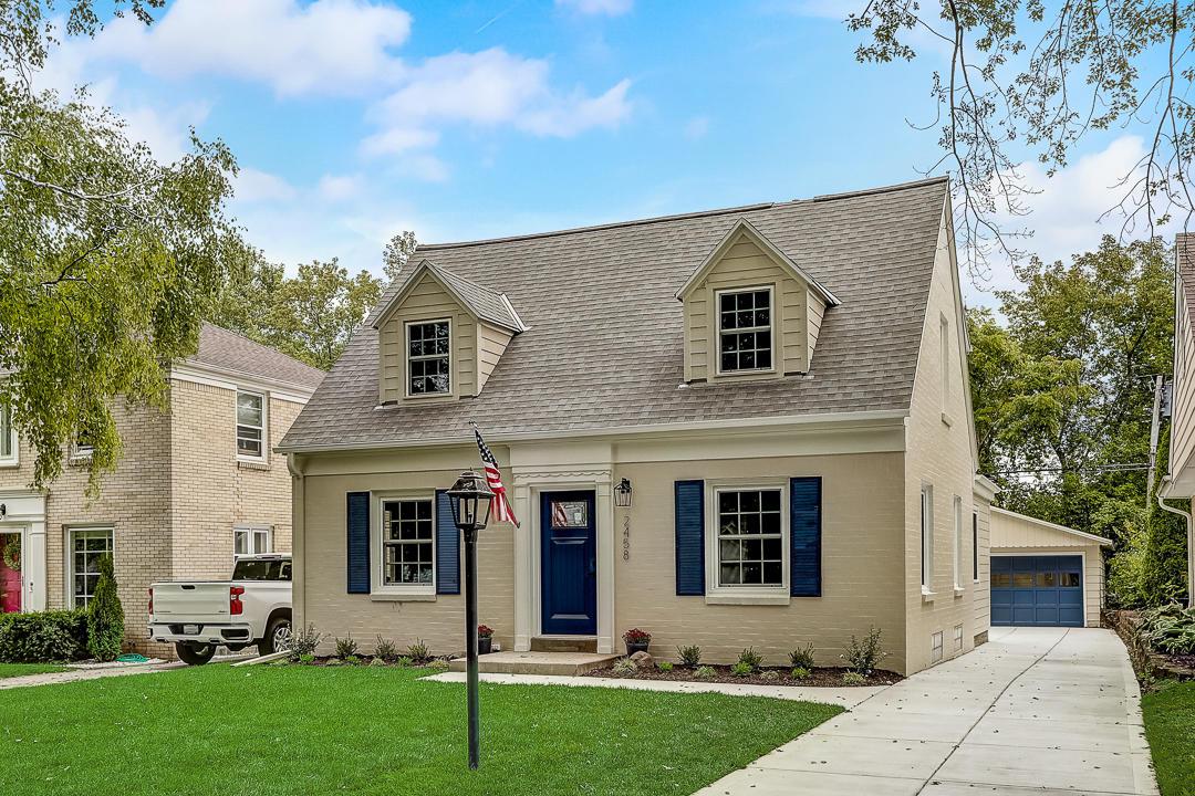 2458 N 114th St, Wauwatosa, WI 53226