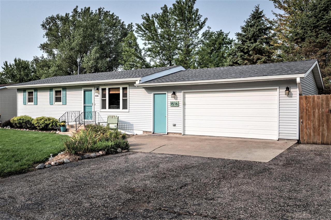 1516 Wolfe Dr, Holmen, WI 54636
