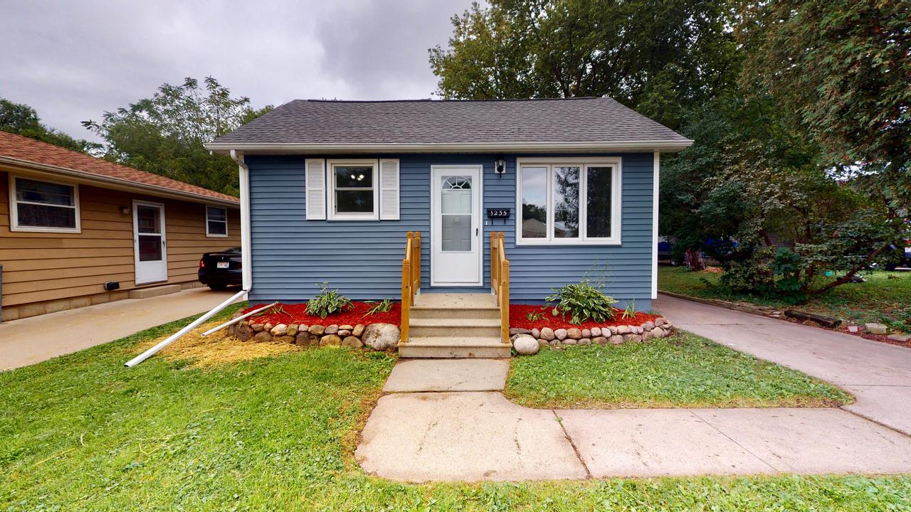 1235 Oregon St., Racine, WI 53405