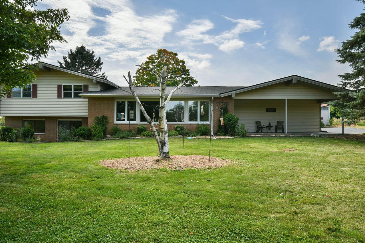 W267N5875 Moraine Dr, Lisbon, WI 53089