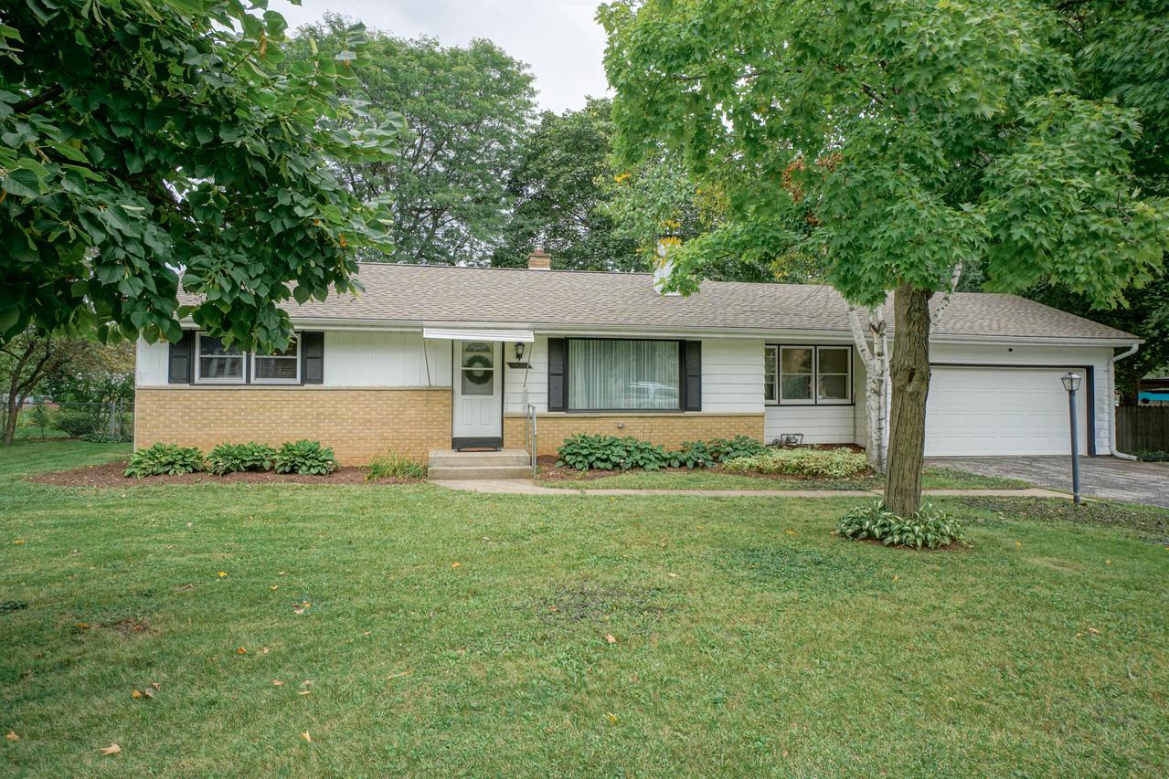 4622 N 103rd St., Wauwatosa, WI 53225