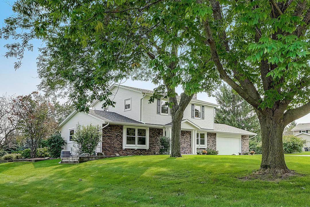 W270N890 Joanne Dr., Waukesha, WI 53188