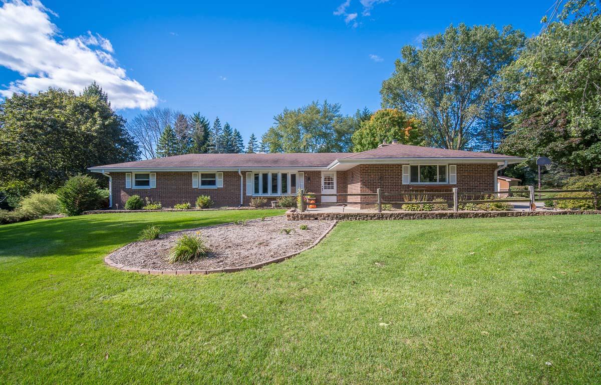 W253N9125 Tomahawk Ct., Lisbon, WI 53089