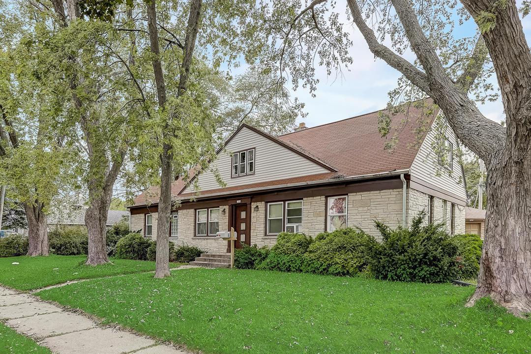 7504 W Grantosa Dr, Milwaukee, WI 53218