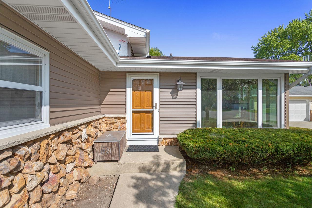 1321 Ramona Dr., Mount Pleasant, WI 53405