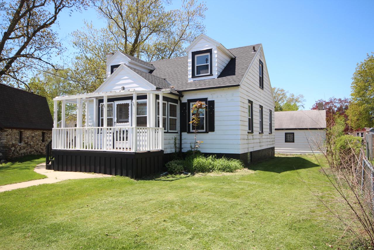 612 N Grandview Blvd., Waukesha, WI 53188