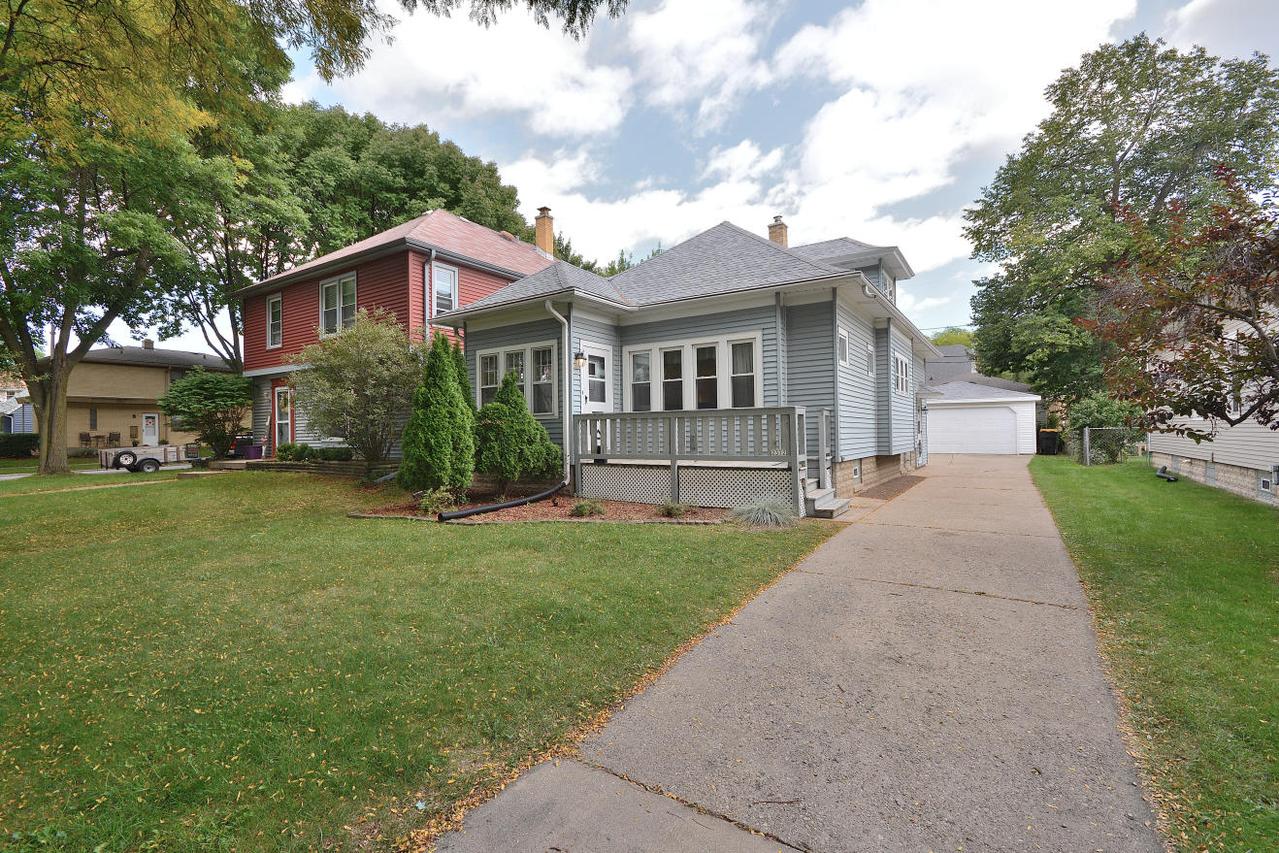 2372 N 69th St, Wauwatosa, WI 53213