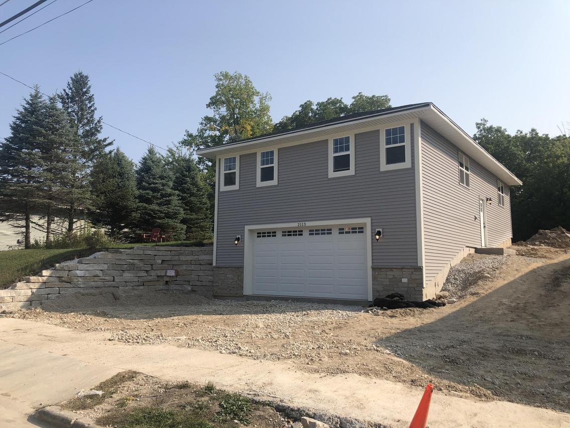 2113 Easy St., Waukesha, WI 53188