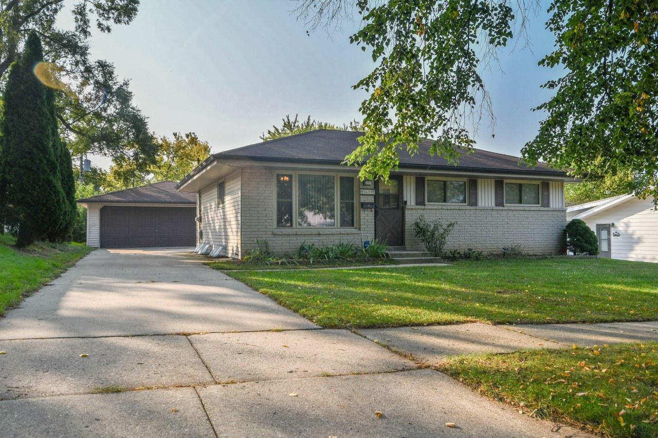 1619 Victoria Dr., Waukesha, WI 53189