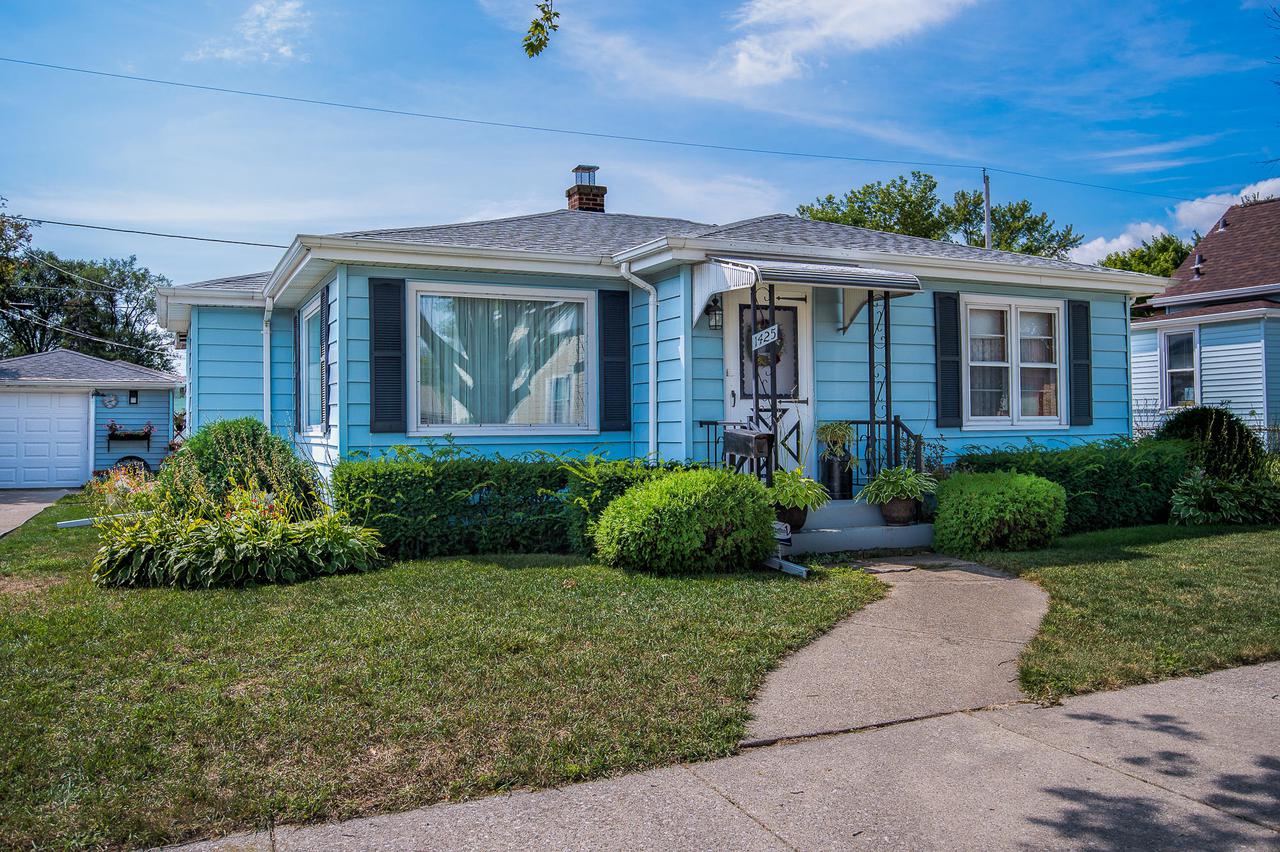 1425 Willmor St, Racine, WI 53402