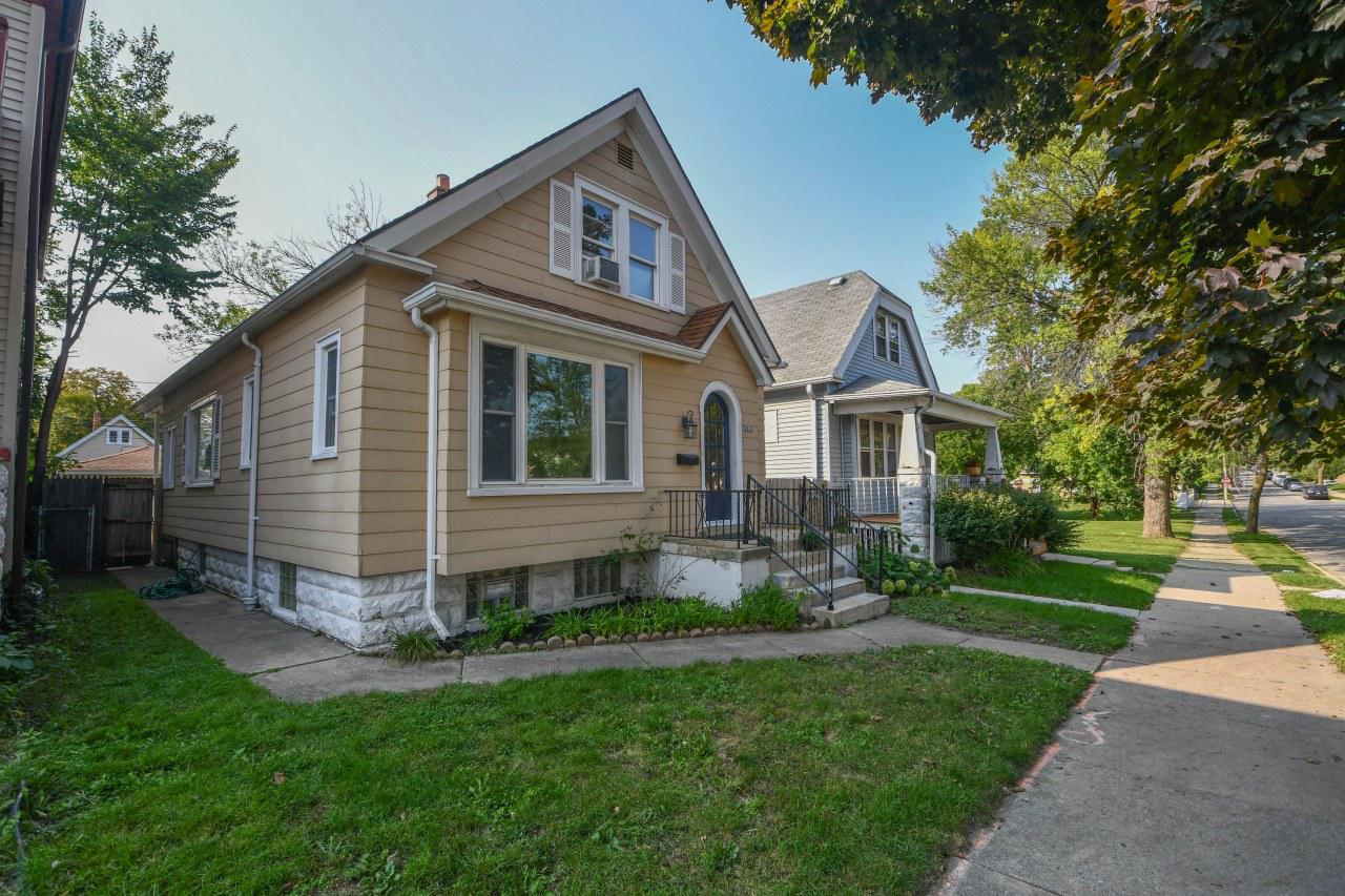 2633 S 9th Pl., Milwaukee, WI 53215