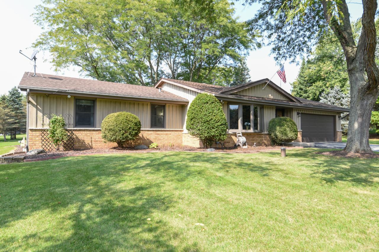 W272S3927 Overlook Ln., Pewaukee, WI 53188