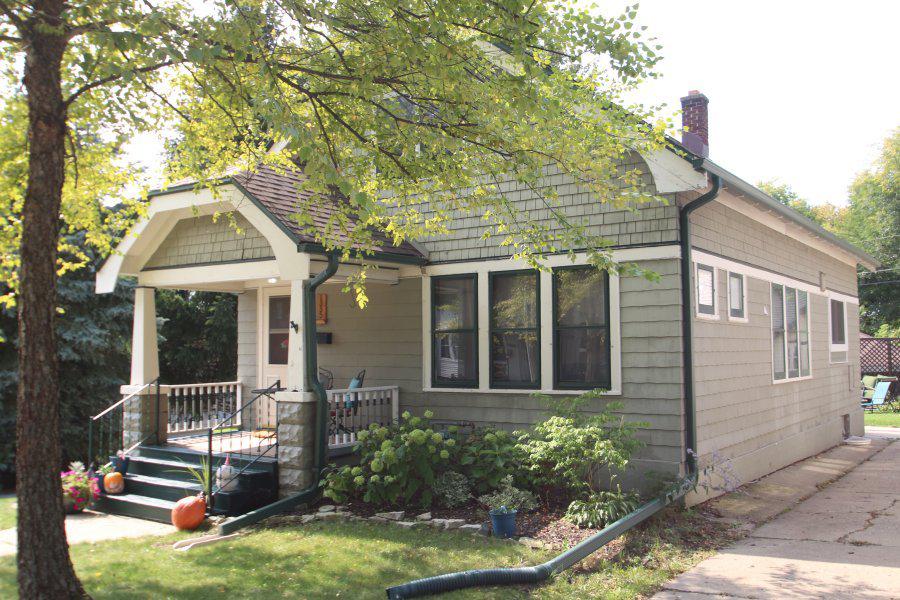 1335 N 68th St, Wauwatosa, WI 53213