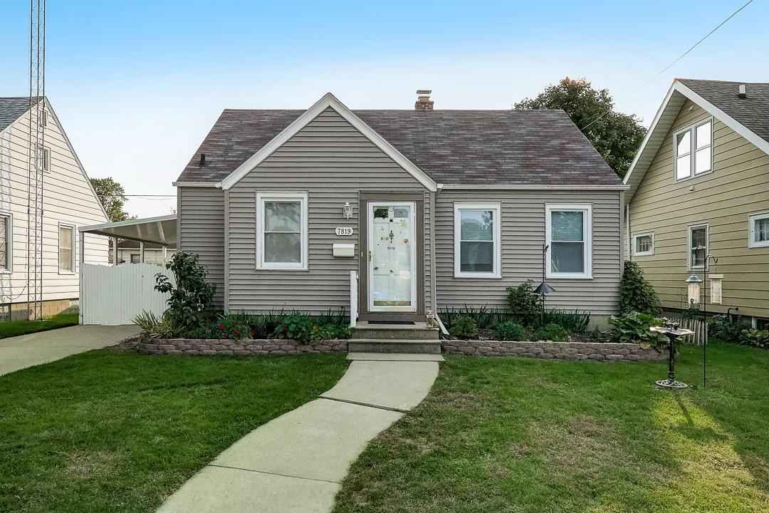 7819 17th Ave., Kenosha, WI 53143