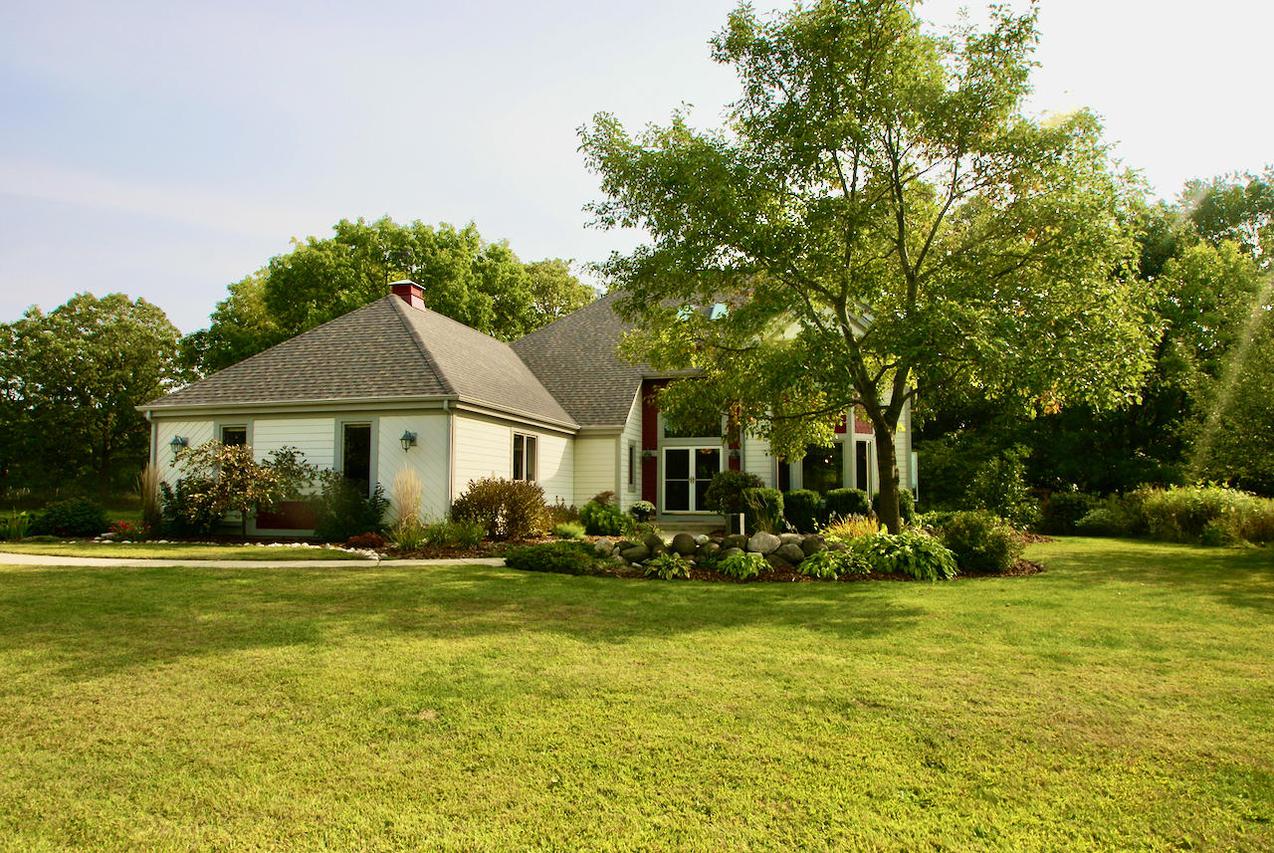S69W32025 Whitetail Meadows, Mukwonago, WI 53149