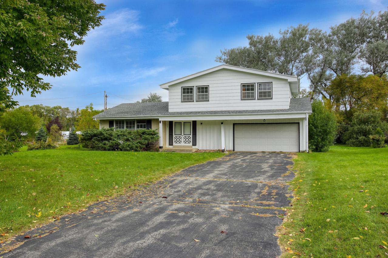 8680 N Manor Ct., Fox Point, WI 53217